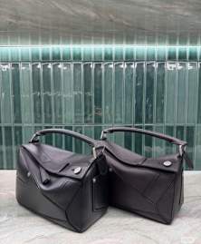 Picture of Loewe Handbags _SKUfw239911074fw